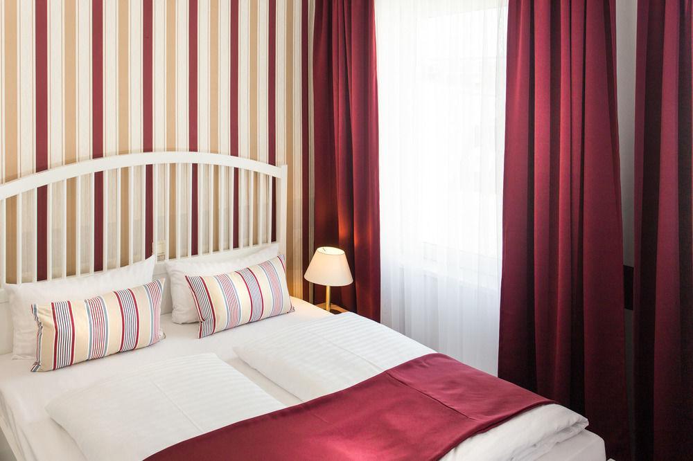 Hotel Condor Hamburg Bagian luar foto