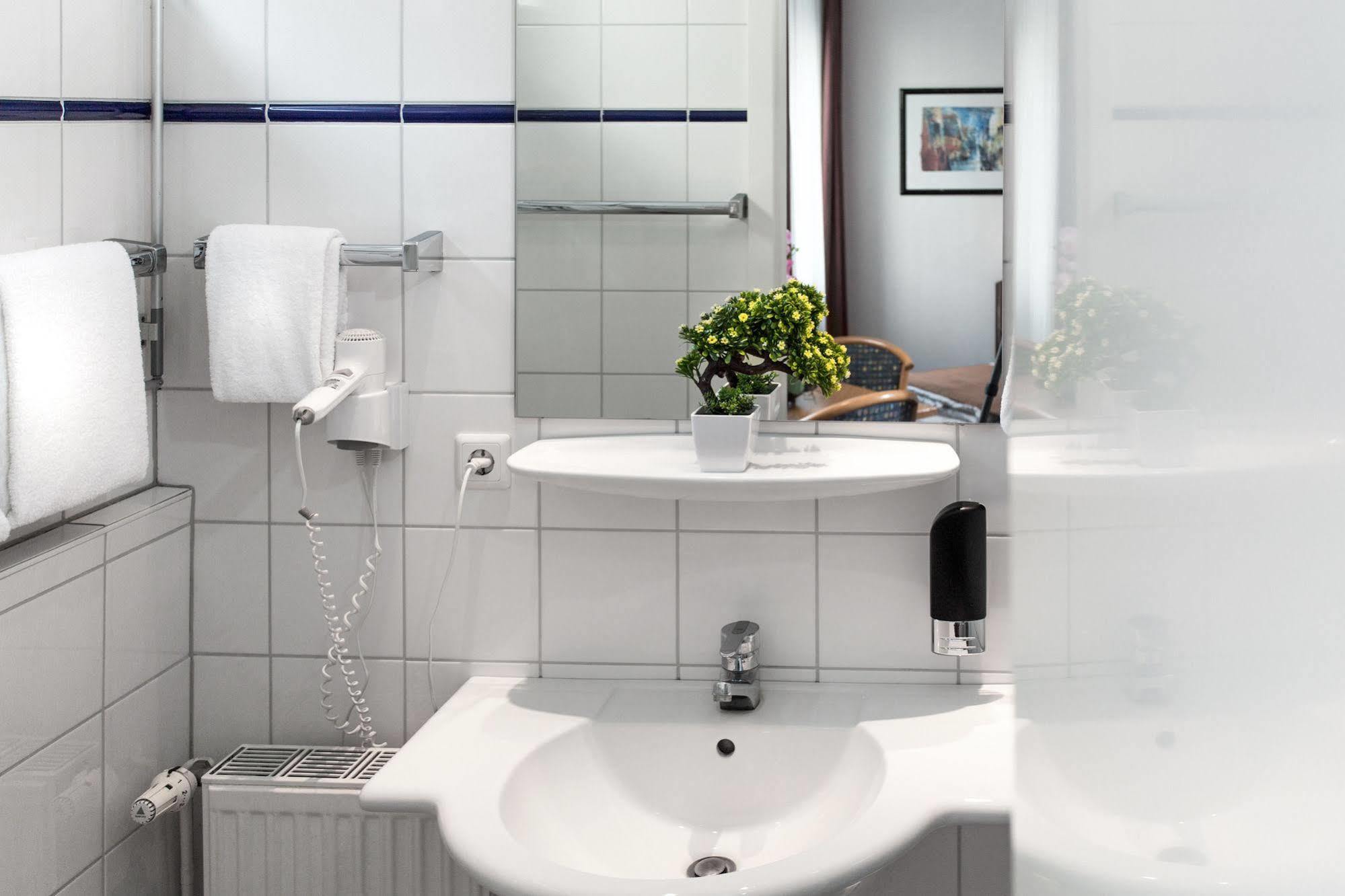Hotel Condor Hamburg Bagian luar foto